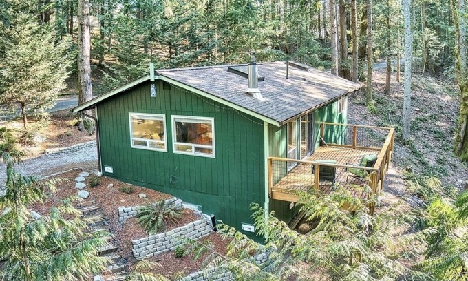 Sudden Valley Cabina | Evergreen Cabin- serene getaway close to mountain biking, hiking & skiing