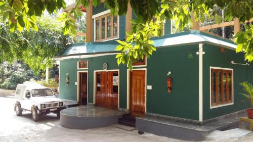 Nakur Sirangala Casa | Evergreen Emerald