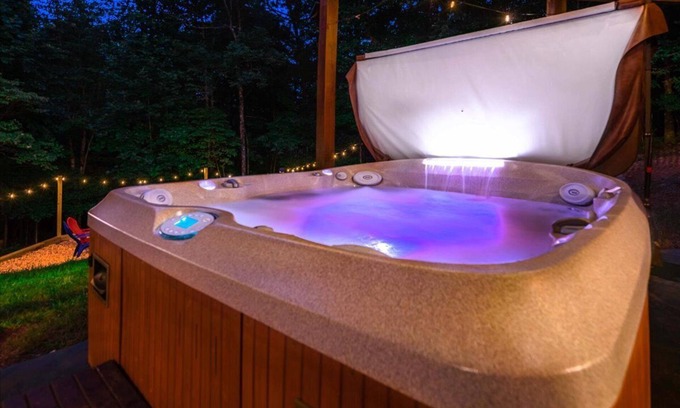 My Mountain Cabina | ~EverGreen Family Retreat~Slp20*HotTub*Pets*Arcade