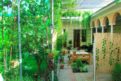 Margilan Casa | Evergreen Guesthouse