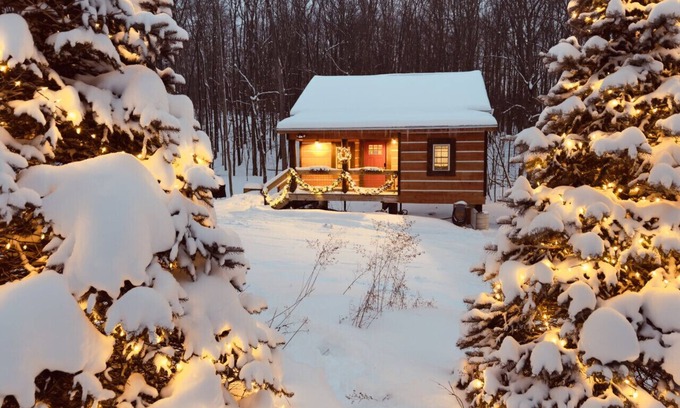 Thayerville Cabina | EverGreenGrove-Spruce 2BR/1BA Dog Friendly/Hot Tub
