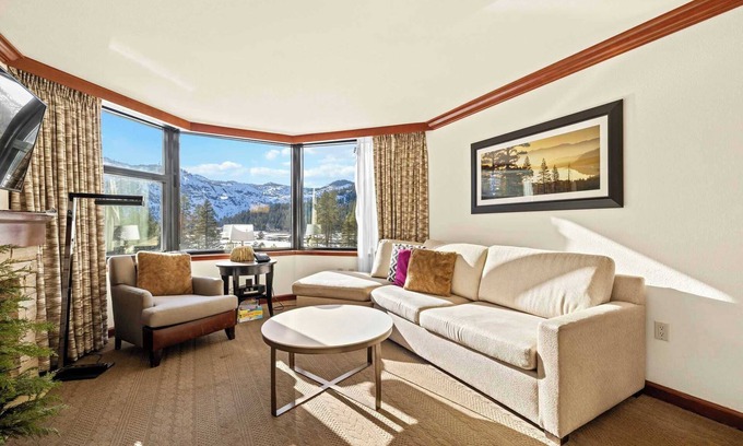 Olympic Valley Complejo | Everline Resort & Spa- 8 Person Suite