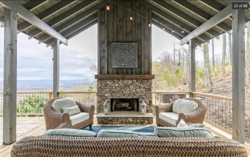 Mineral Bluff Casa | Everlux Retreat - Hot Tub on the Mountain
