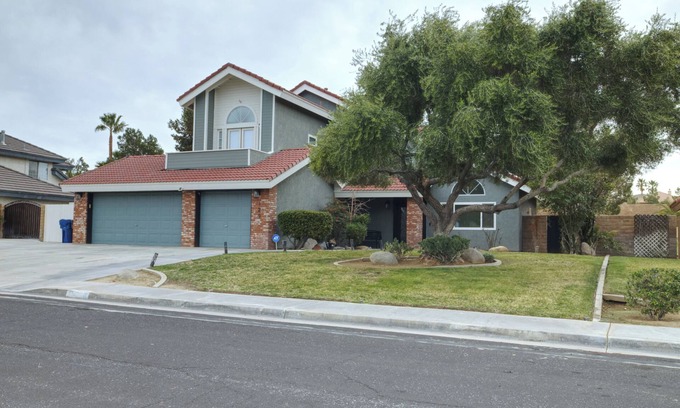 Ridgecrest Casa | Everthing you could ask for and more,Spacious 4-bedroom house located in a de