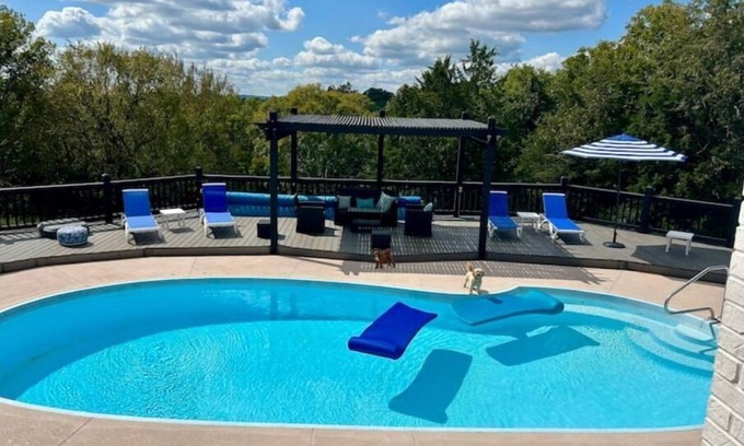 Franklin Apartamento | EVERYTHING BRAND NEW Sept 2023 OWN ENTRANCE; PARKING; POOL; STUNNING VIEWS.