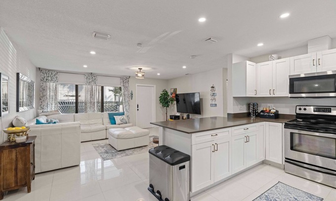 West Little River Casa | Everything You Need for Comfort!