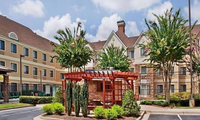 Alpharetta Apartamento | Everything You Need For The Perfect Vacation! Free Breakfast, Pets Allowed!