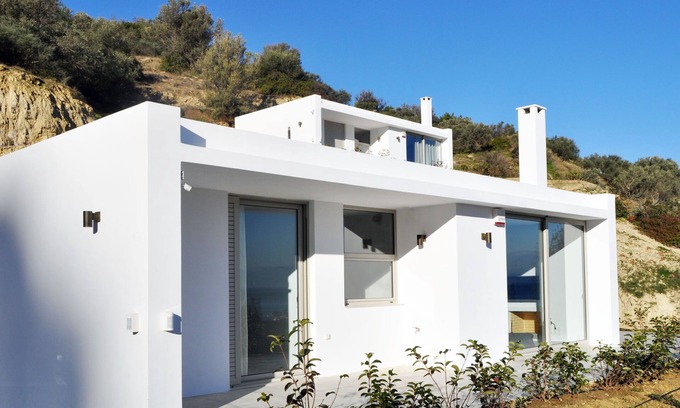 Evrostina Villa | Las residencias EVOIKON se encuentran en los límites del pueblo de Ligia.