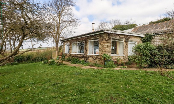 West Bexington Cabaña | EWELEAZE, pet friendly, country holiday cottage in West Bexington