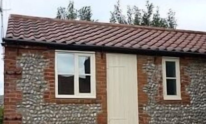 Sheringham Cabaña | Ex-Fishermans Seaside Flint Cottage