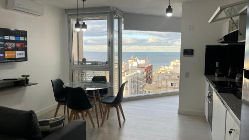 Zona de La Perla Apartamento | Excelente! Vista al mar con cochera y amenities gimnasio, play room y pileta no climatizada