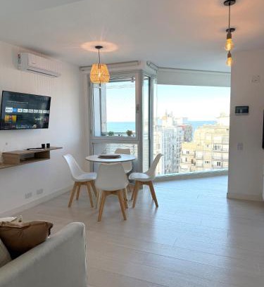 Zona de La Perla Apartamento | Excelente! Vista al mar con cochera y amenities gimnasio, play room y pileta no climatizada