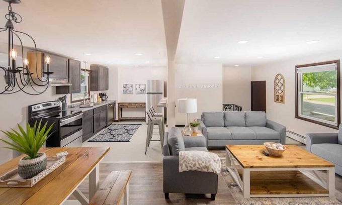 Ashwaubenon Casa | -Exᴄᴇʟʟᴇɴᴄᴇ ᴏɴ Eᴄʜᴏ Lᴀɴᴇ Walk to Lambeau & Resch