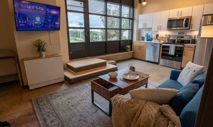 Martinsville Apartamento | Excellent 2BR Apartment Uptown - Walkable - Safe