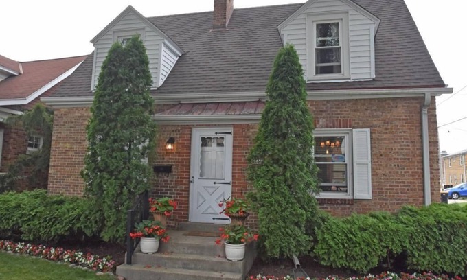 Wauwatosa Casa | Excellent 3bdr Tosa Home