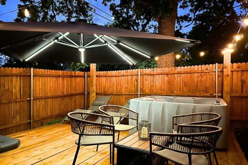 Irving Casa | Excellent 4BR Oasis, Hot Tub, Game Room & Backyard Paradise, Near Airport, Private Parking for 4!