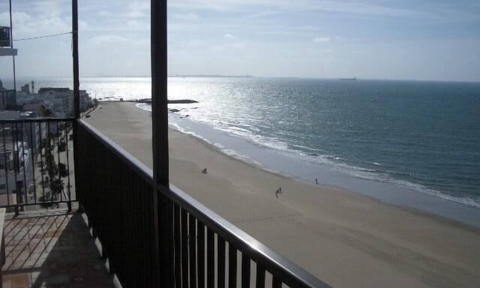 Rota Apartamento | Rota, 1ª línea playa La Costilla, espectaculares vistas al mar, con GARAJE, WIFI