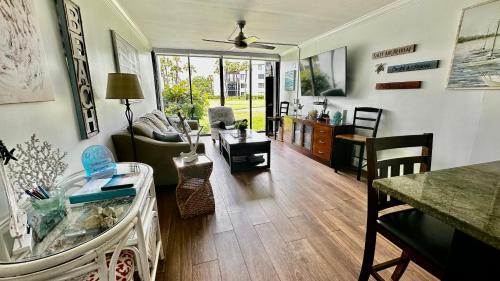 Fort Pierce Apartamento | Excellent beach front community, golf course, tennis, sunny weather year round!