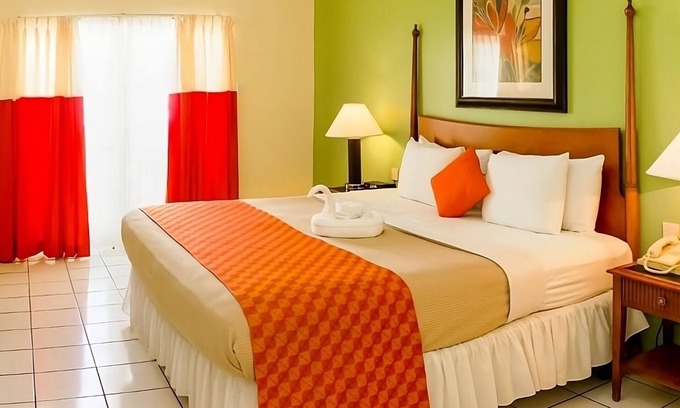 Rodney Bay Hotel | Excellent Choice! 3 Units w/ Balconies, Outdoor Pool, Parking is Free!