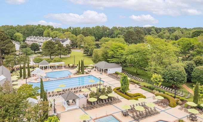 Berkeley Hotel | Excellent Choice! Enjoy Outdoor & Indoor Pools, Unit w/ Full Kitchen!