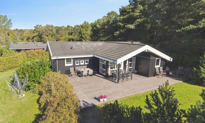 Hojby Casa | Excellent cottage with sauna and spa, 10 persons.