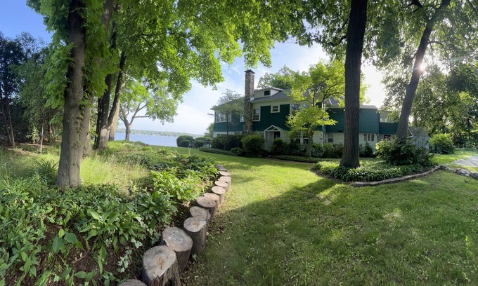 Delavan Lake Casa | Excellent getaway. Lake front home with Stunning lake views, come make memories!