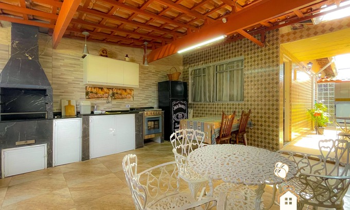 Jardim Sao Miguel Casa | Excellent house 5 minutes from Enseada Beach | Barbecue and Wi-Fi