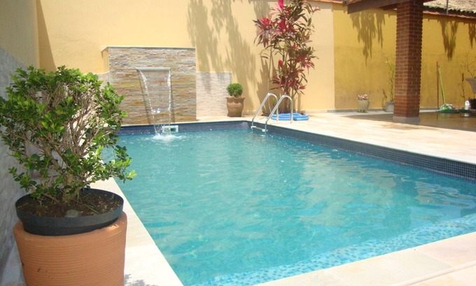 Cidade Nova Peruibe Casa | Excelente casa con 2 suites y 1 dorm, piscina, barbacoa y prox. del mar