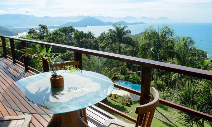 Toninhas Casa | Excelente casa con increible visual de ubatuba