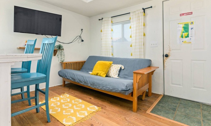 Rockaway Beach Condominio | Excellent Location, *Pet Friendly*, 2 Blocks From Beach, Kitchen, WiFi, Community BBQ, Unit 7