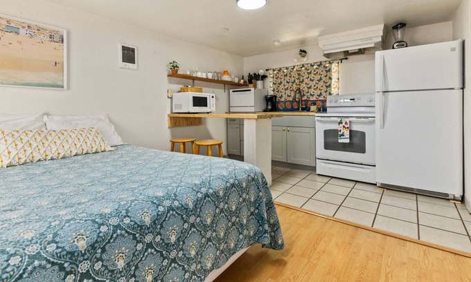 Rockaway Beach Condominio | Excellent Location, Pet Friendly, 2 Blocks From Beach, Kitchen, WiFi, BBQ Access, Fire-Pit, Unit #4