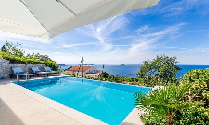Mlini Villa | Excelente Villa Mlini | Galería de Arte Villa | 6 Dormitorios | Piscina Privada | Impresionantes vis