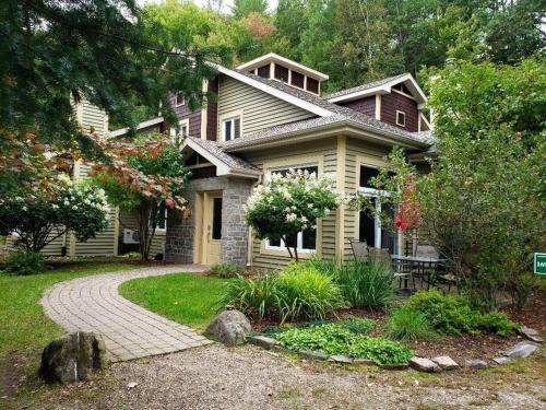 Mont-Tremblant Casa | Excellent Townhome On Golf Course w/3 Bdrm 2 Bath