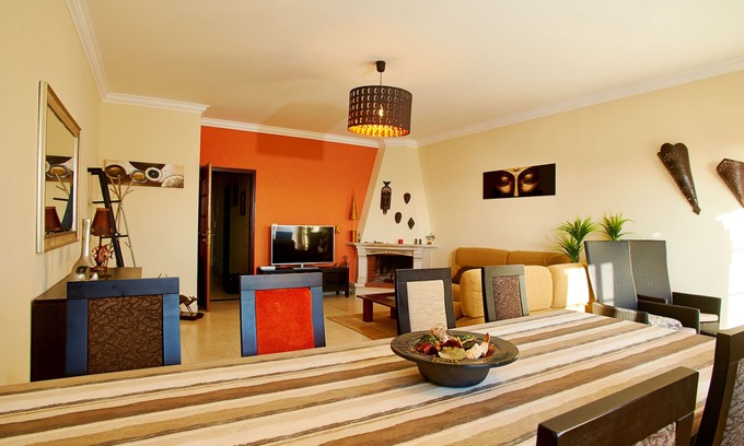 Mafra Villa | Excelente villa, vistas al mar, zona tranquila, playa, piscina oceánica, clases de surf