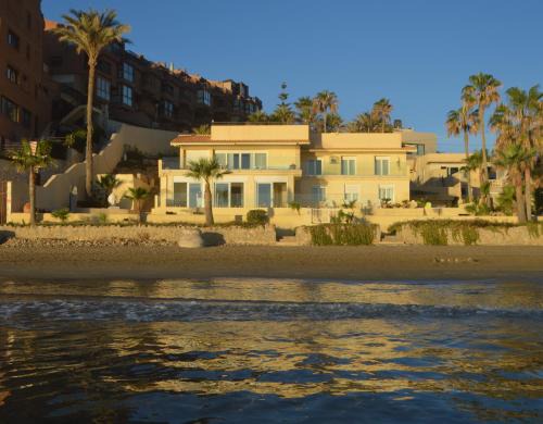 Cabo de las Huertas Apartamento | Excepcional Apartamento AMANECER al borde de playa y mar, en CHALET ROQUETES