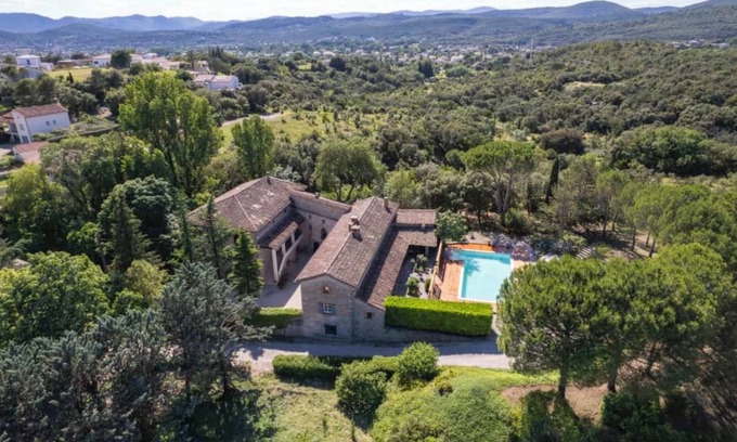 Saint-Julien-les-Rosiers Otro | Exceptional Estate for 25 Guests near Cévennes with AC, Pool, Tennis & Spa ★★★★