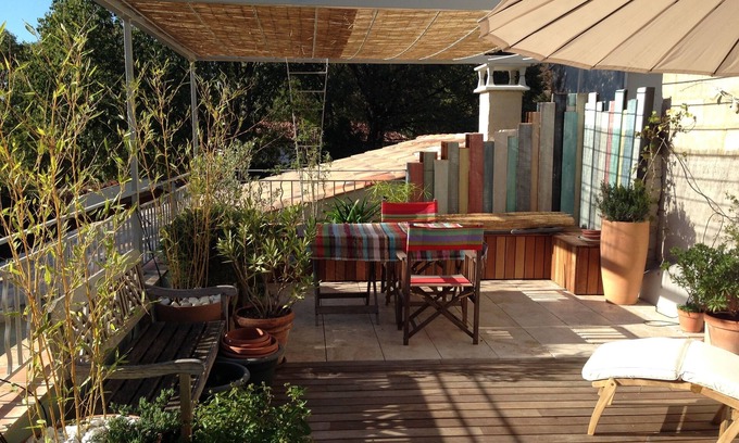 Uzes Apartamento | Excepcional apartamento con gran terraza en zona de conservación muy solicitada.