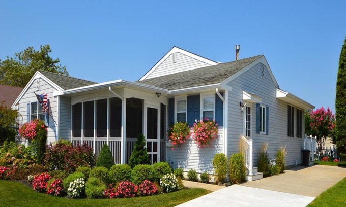 Avalon Casa | Exceptional expanded rancher located in a wonderful southend Avalon location