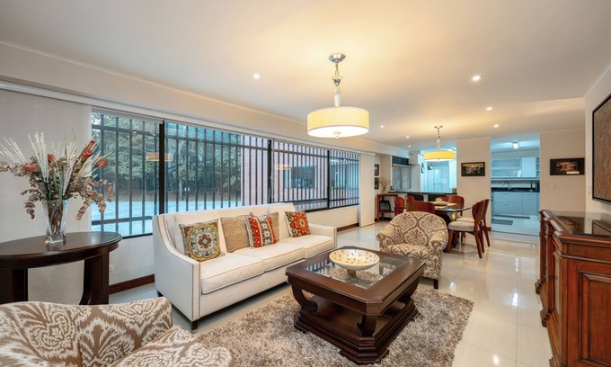 Las Lomas I Apartamento | Exceptional, homey and large 3BR house close to Provenza