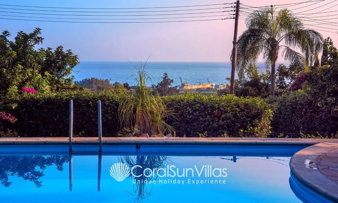 Peyia Town Villa | Exceptional Large Villa, Free Heated Pool 1 NOV - 15 Jan, Privacy,prime Location