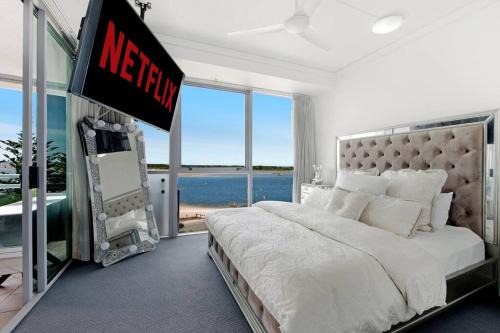 Labrador Apartamento | Exceptional Luxury ~ Broadwater Beauty ~ Free Parking ~ Top Location