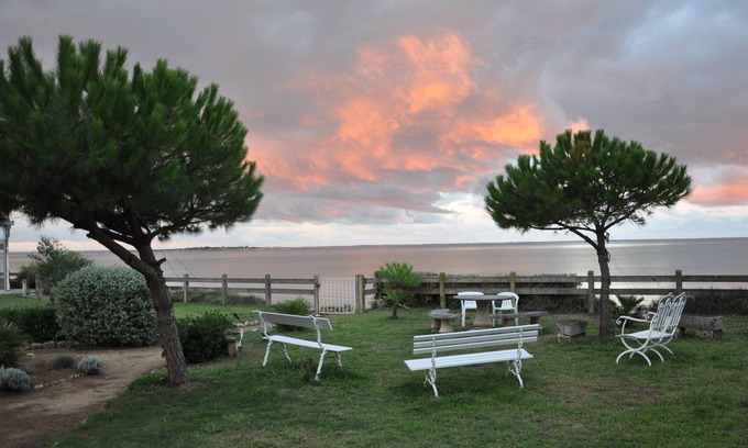 Fouras Casa | Exceptional sea view .character house with direct access to the beach