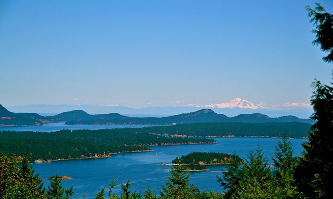 Salt Spring Island Casa | Vistas excepcionales de las islas del Golfo, pase activo y el impresionante glaciar Mount Baker