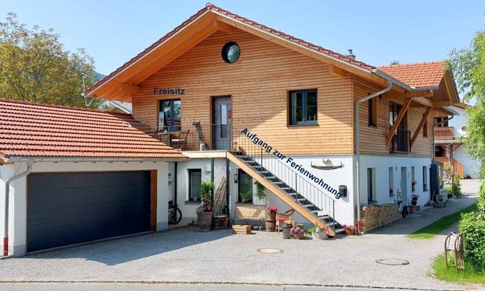 Bad Heilbrunn Apartamento | Excl. vacation apartment - five DTV stars - direct sauna access - sleeping hut for children