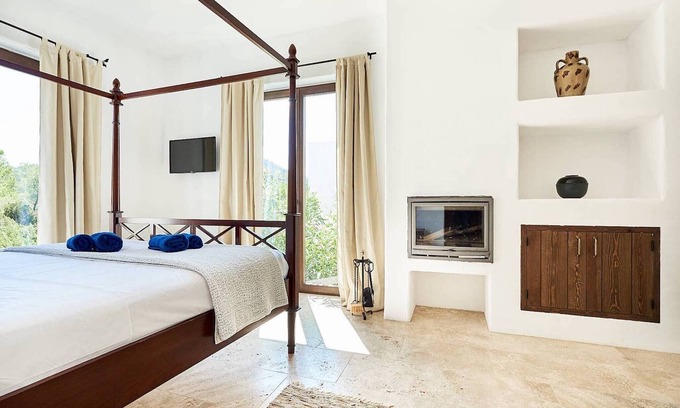 Sant Josep de sa Talaia Villa | Exclusive Luxury Villa | South Facing | Vista De Muntanya | 6 Bedrooms | A Few Minutes Drive To The Beach | San Jose