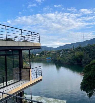 El Penol Apartamento | Exclusiva cabaña con vista a la represa