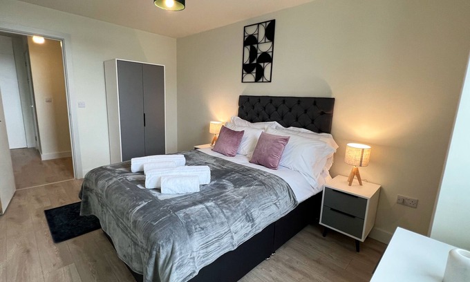 West Bromwich Apartamento | Apartamento-One Bedroom-Superior-Vista a lugar emblemático-Baño Privado
