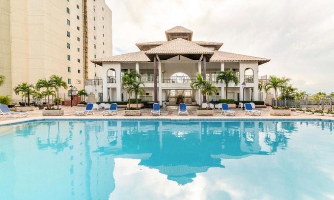San Geronimo Apartamento | Exclusive 3 BDR, Gym & Pool, SeaView, Luxury Tower