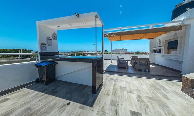 12 de Haina Apartamento | Exclusive 3 Bdrm apartment with private terraza/ jacuzzi, BBQ, WIFI
