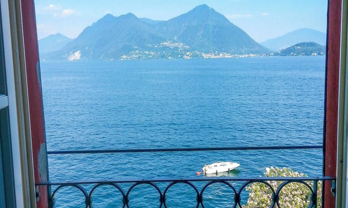 Verbania Apartamento | Exclusivo apartamento de 3 dormitorios en una villa bien mantenida con acceso al lago privado